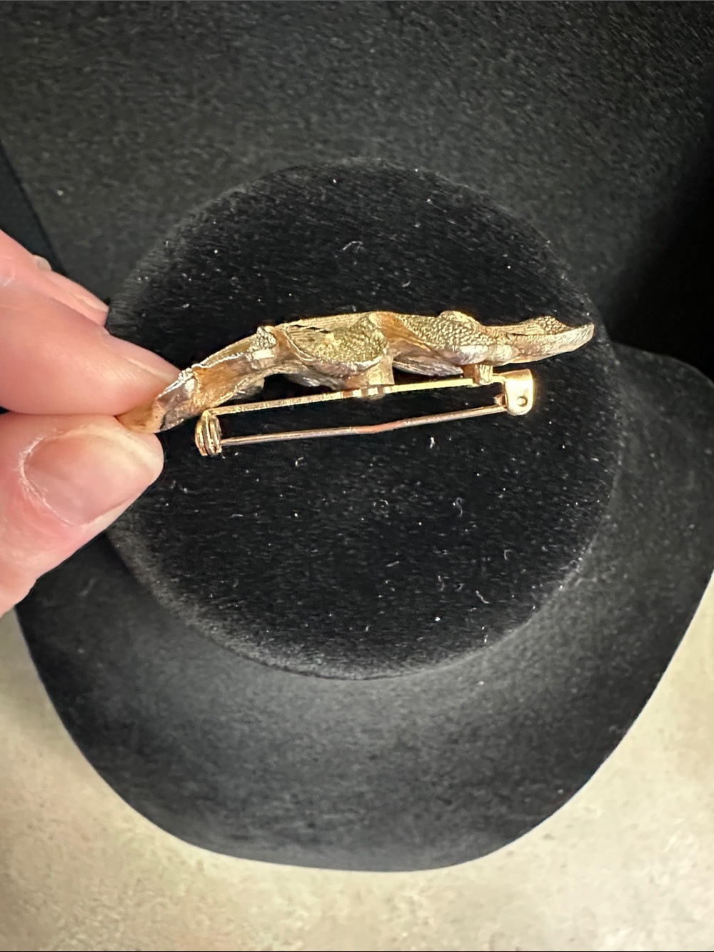 Vintage Gold-Tone Oak Leaf Brooch - Picture 5 of 10